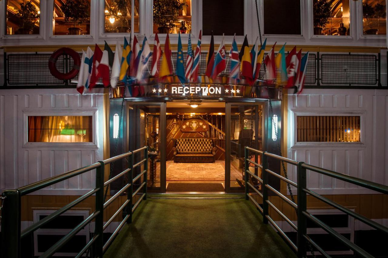 Admiral Botel — Photos 1